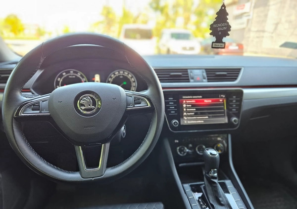 Skoda Superb cena 84000 przebieg: 121800, rok produkcji 2017 z Wrocław małe 172